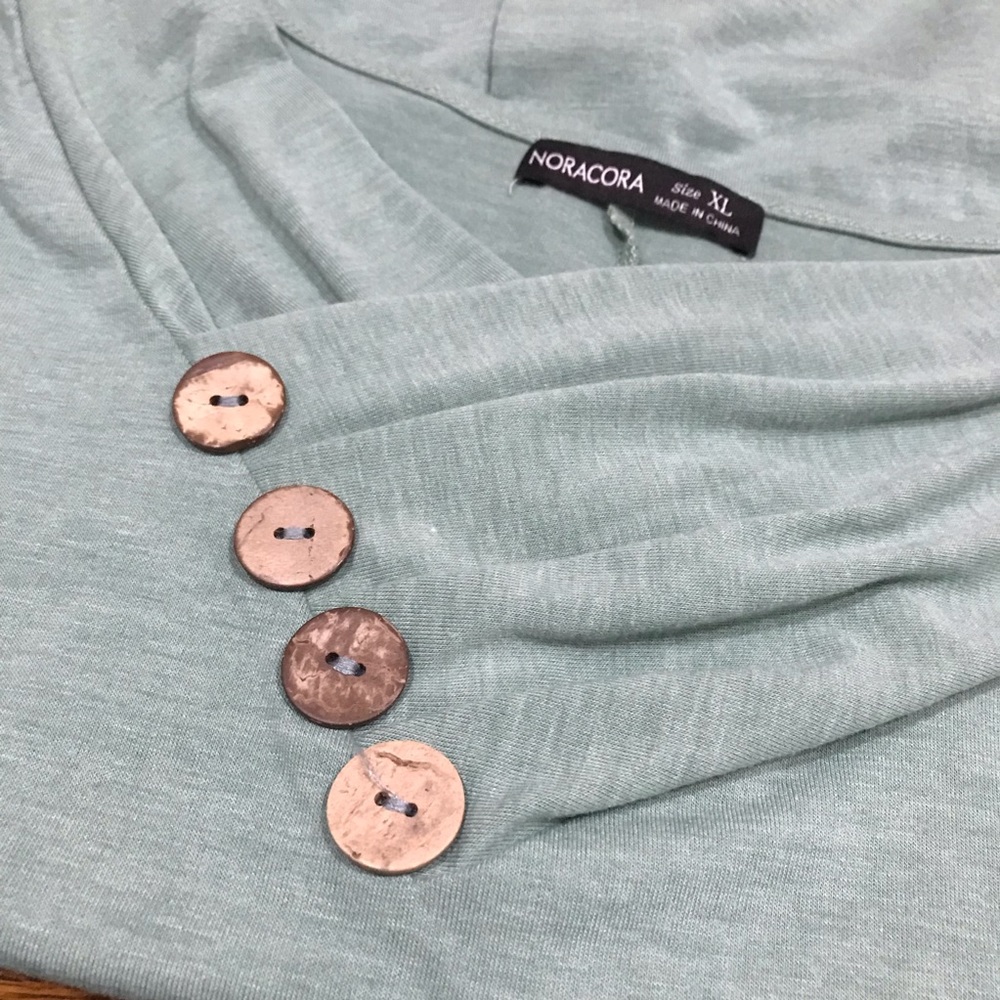 Noracora Sage Green Long Sleeve Top Women Size XL Floral Print Faux Wood Buttons - Picture 8 of 8